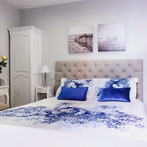  Guest house Lora Center Room, Parking